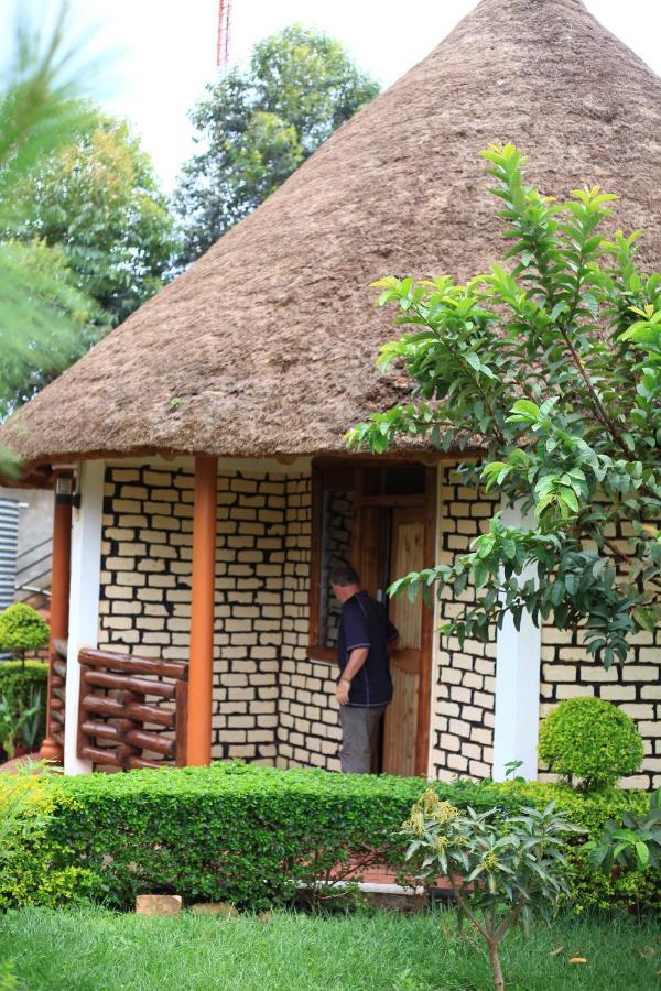 Elite Backpackers Services Masaka ภายนอก รูปภาพ