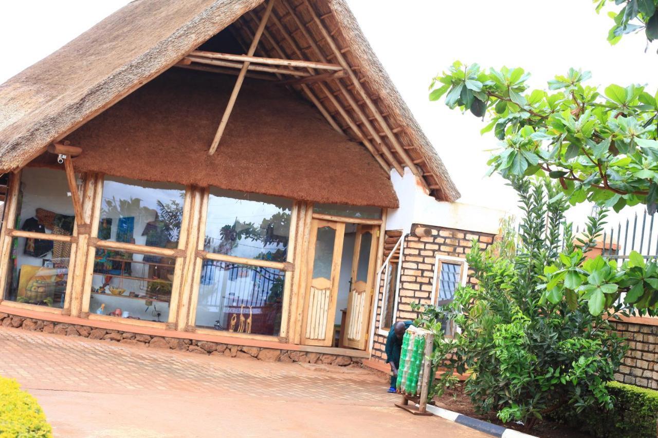 Elite Backpackers Services Masaka ภายนอก รูปภาพ